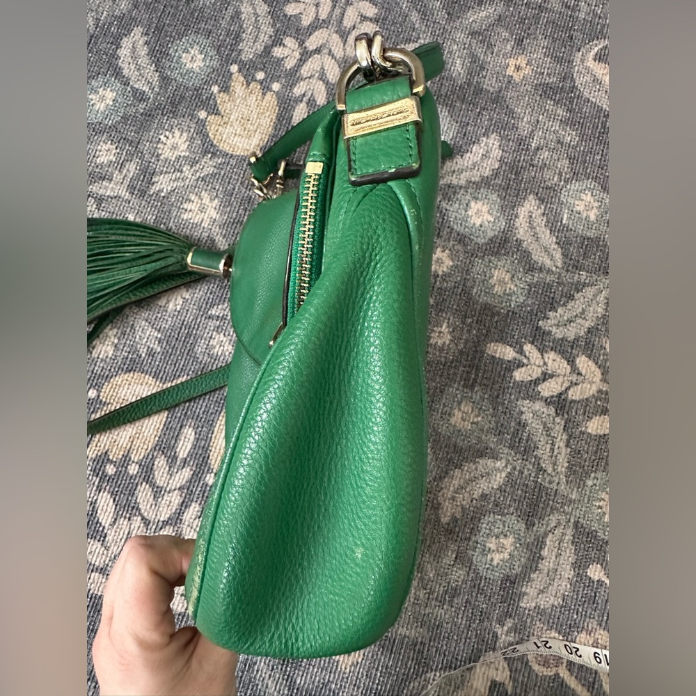 Michael Kors Bedford Tassel green pebbled leather crossbody bag - Picture 5 of 9